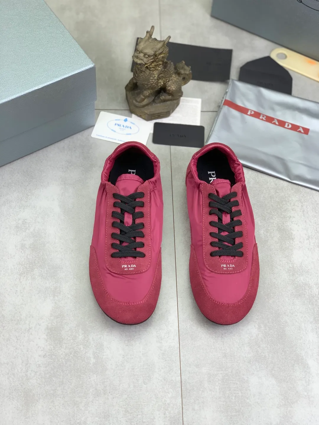 Men's shoes 💰P500💰【New style】hot style is on the official website, 🆘 Trendy brand (Prada) mainly promotes hot style, avant-garde and versatile fashion men's shoes private version mold opening, cowhide surface splicing 1:1 replica... fashionable and simple, original imported cowhide lining cowhide feet; the atmosphere and personality are more fashionable, eye-catching and pursuing class. It will subvert the old idea and be a must-have for fashion trendsetters with you! Must keep it for yourself! Tall and comfortable, large and low, high-end quality workmanship. Size: 38-44; 6️⃣colors available.